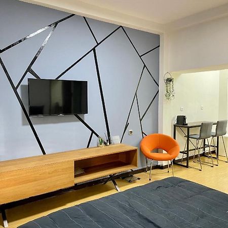 Bat Galim - Mirror Apartment By The Beach Хайфа Экстерьер фото