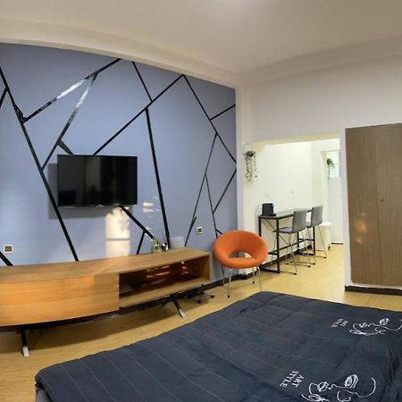 Bat Galim - Mirror Apartment By The Beach Хайфа Экстерьер фото